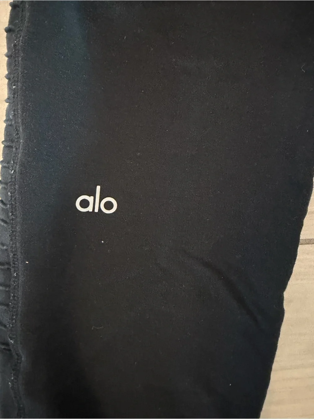 ALO Yoga women’s  Black Ribbed Knee Joggers with Zippered Pockets